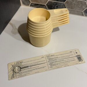 Vintage TUPPERWARE Beige Nesting Measuring Cups (6) & Pampered Chef Cake Tester